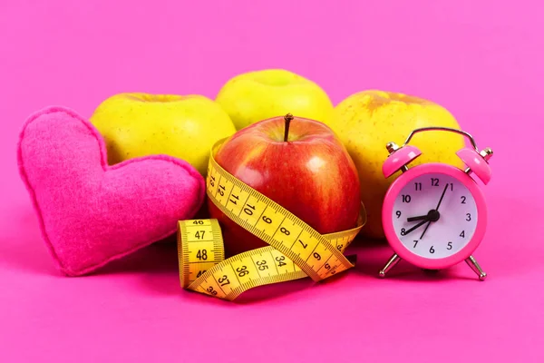 Saat, kalp ve şerit metre Kırmızı elma kuşaklı