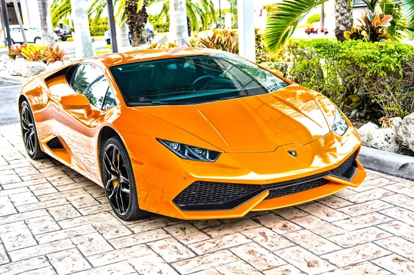 Supercar Lamborghini Aventador pomarańczowy — Zdjęcie stockowe