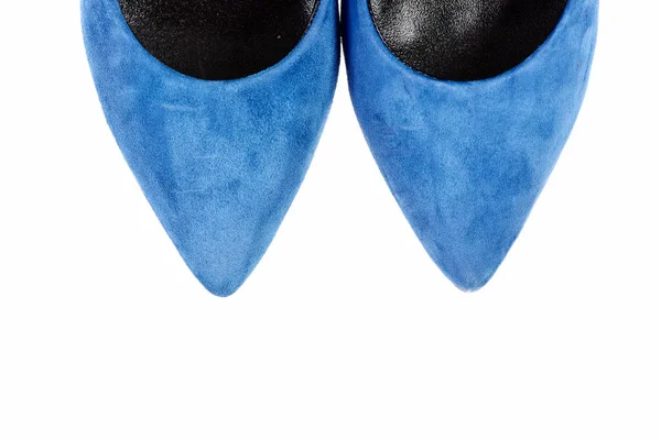 Пара голубой замшевой обуви изолированы на белом фоне — стоковое фото