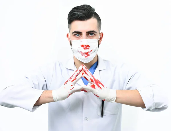 Muž s plnovousem v lékařské uniformě a chirurgické masce — Stock fotografie