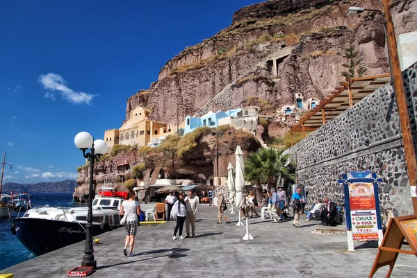 Santorini, Yunanistan yaz aylarında turizm insanlarla bay