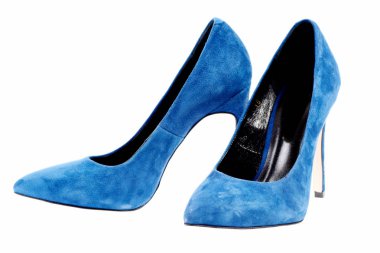 Süslü mavi süet ayakkabılar beyaz arka plan üzerinde izole, yakın çekim 