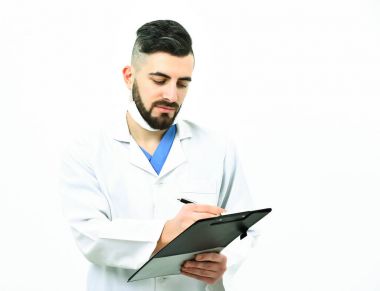 Tedavi ve ambulans hizmetleri kavramı. Mutlu yüz adam