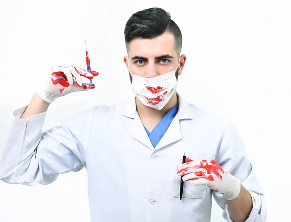 Médico en máscara quirúrgica y guantes aislados sobre fondo blanco — Foto de Stock