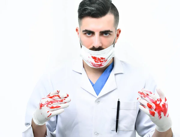 Doktor v latexových rukavicích a chirurgické masce s sebevědomým zrakem — Stock fotografie