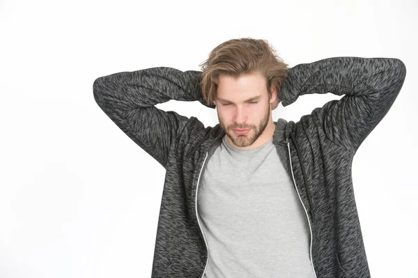 Tipo con barba y cabello elegante . — Foto de Stock