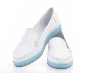 Kadınlar için beyaz renkte rahat mokasen