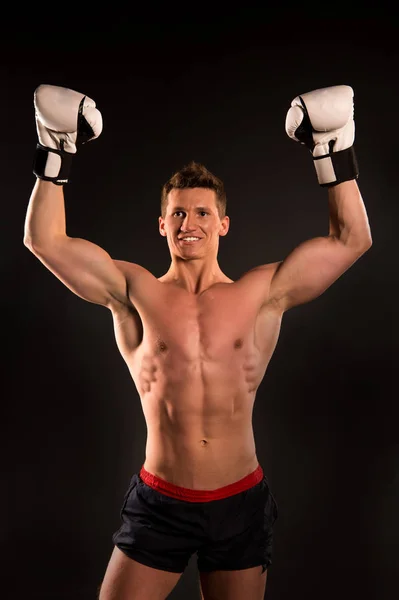 Boxer con petto nudo . — Foto Stock
