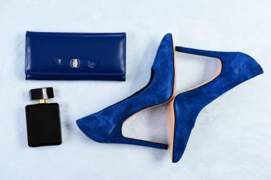 Süslü süet kadın ayakkabılar TOPVIEW çifti. Ayakkabı ve debriyaj