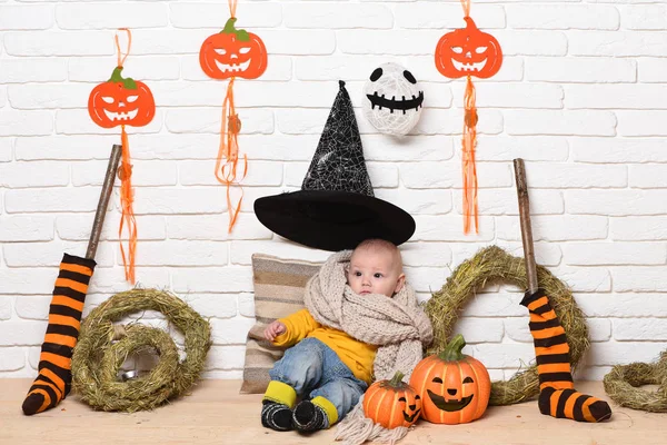 Lilla halloween baby boy kid — Stockfoto