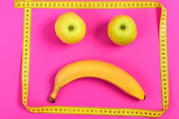 Elma ve muz sarı, teyp, üzgün yüz ölçüm çerçeveli