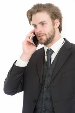 Ciddi sakallı bir menajer..