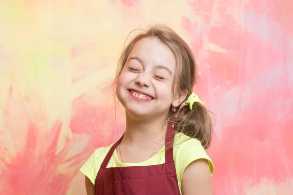 행복 한 얼굴을 가진 요리사 아이. — 스톡 사진