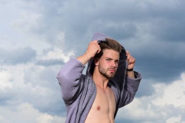 Sakallı çekici adam keyfini sağlıklı sabah.