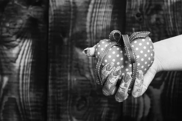 Female hand holding valentine heart — Stock Photo, Image