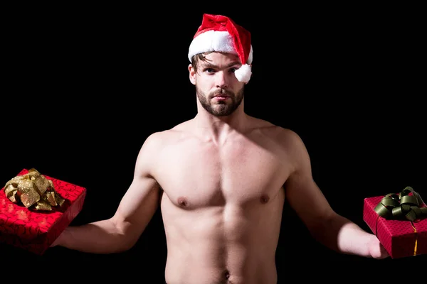 현재 상자들이 있는 산타 근육질의 남자 — 스톡 사진