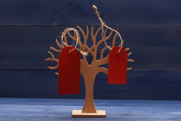Декоративное дерево для хранения драгоценностей, крупным планом — стоковое фото