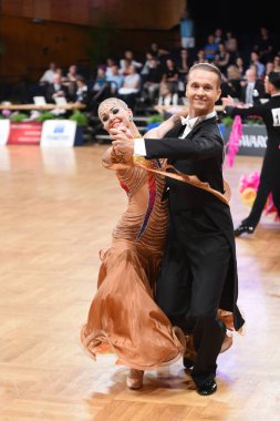 Alman Açık Şampiyonası 'nda Grand Slam Standart sırasında dans eden kimliği belirsiz bir çift.