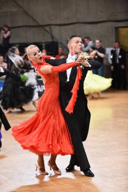 Alman Açık Şampiyonası 'nda Grand Slam Standart sırasında dans eden kimliği belirsiz bir çift.