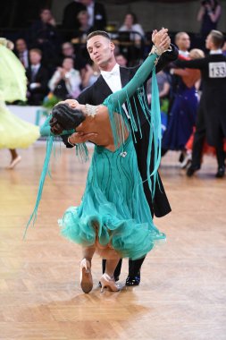 Alman Açık Şampiyonası 'nda Grand Slam Standart sırasında dans eden kimliği belirsiz bir çift.