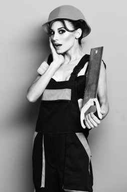 Şaşırdım seksi müteahhit kız.