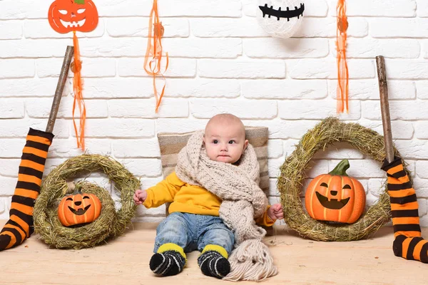 Lilla halloween baby boy kid — Stockfoto
