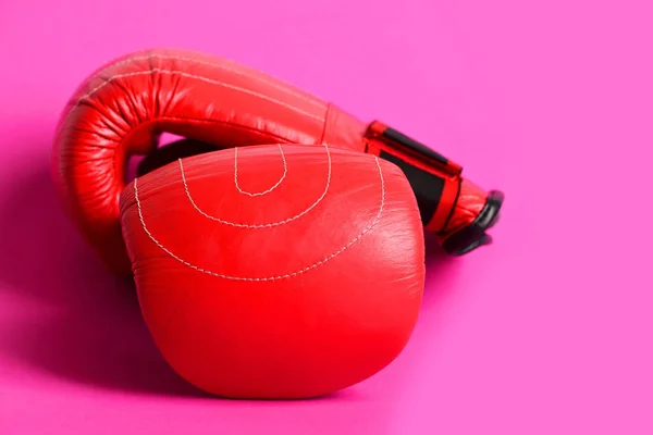 Dueto de guantes rojos y negros para boxeo profesional —  Fotos de Stock