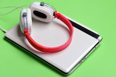 Ses kayıt fikir. Yeşil zemin üzerine her ülkede verilmektedir. Dijital ekipman kavramı