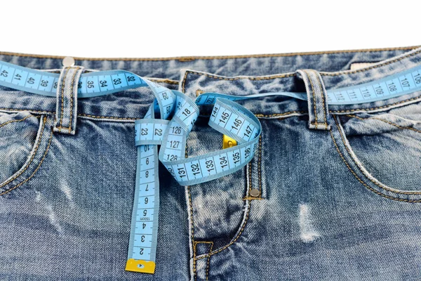 Parte superiore dei pantaloni in denim con nastro di misura — Foto Stock