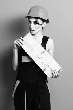 Çok tatlı seksi müteahhit kız.