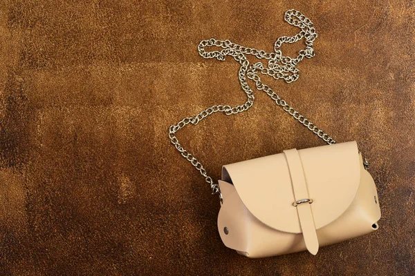 Kadın omuz çantası, kopya alanı ile yakın.