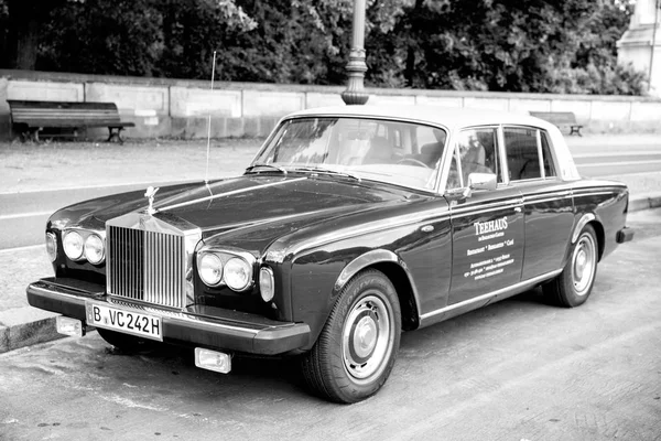 Exclusivo coche verde de lujo Rolls Royce Silver shadow II — Foto de Stock