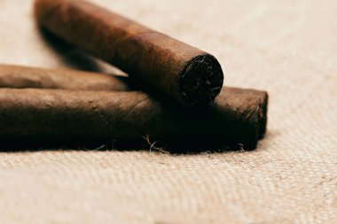 Tarçın çul peçete üzerinde