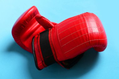 Turkuaz arka plan üzerinde Spor donatımı. Profesyonel boks ve dövüş