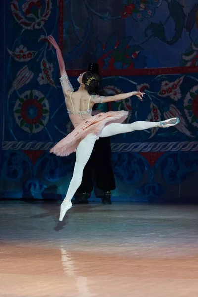 Bale sırasında Corsar balet