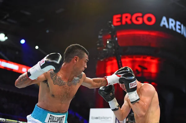 Boxeadores no identificados en el ring durante la lucha por los puntos de ranking — Foto de Stock