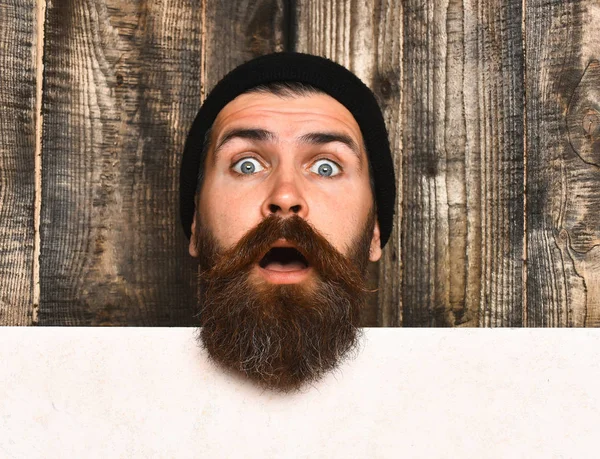 Bearded brutal caucasian hipster with white paper sheet — Stock Photo, Image