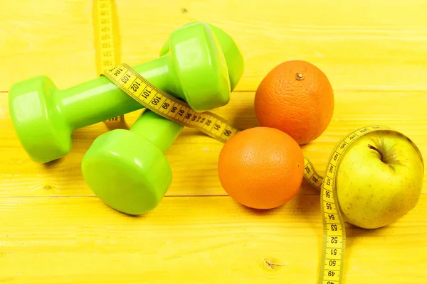 Dumbbells weight with measuring tape, apple, orange, diet concept — Stock Photo, Image