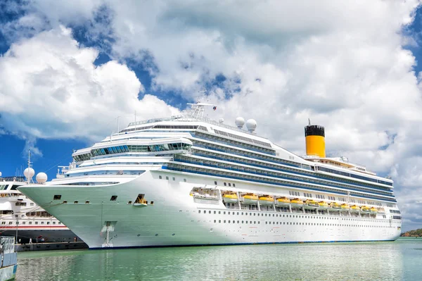 Cruise Gemi bağlantılı olarak Caribbeansea, st. Johns, Antigua