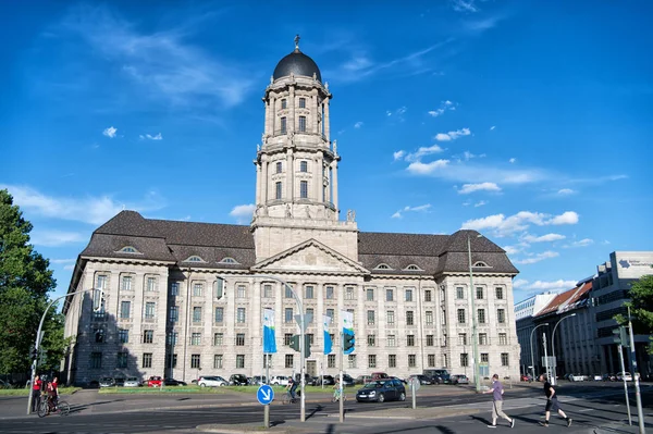 Edificio Altes Tadthaus en día soleado en cielo azul — Foto de Stock