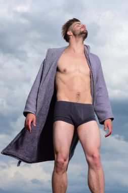 Sakallı çekici adam keyfini sağlıklı sabah.