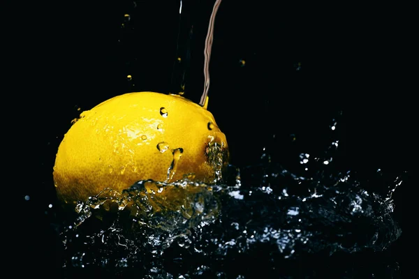 limon ve su kabarcıkları