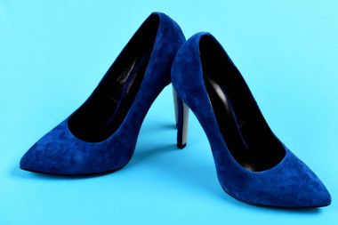 Zarif kırmızı kadın resmi ayakkabısı, yakın. 