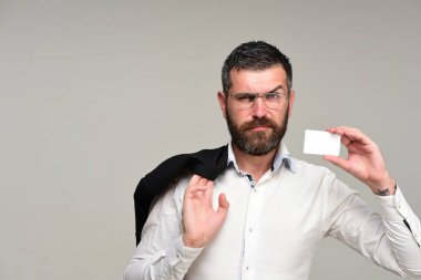 Başarı ve iş giriş kavramı. Huysuz yüz ile işadamı