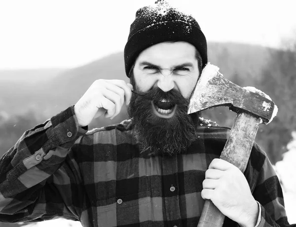 Hombre enojado o leñador brutal — Foto de Stock