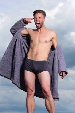 Sakallı çekici adam keyfini sağlıklı sabah.