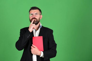 Bilgi ve planlama kavramı. Gözlük ve tutun öğretmen giyer