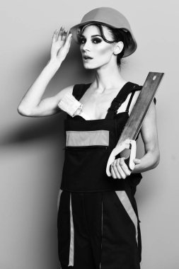 Çok tatlı seksi müteahhit kız.