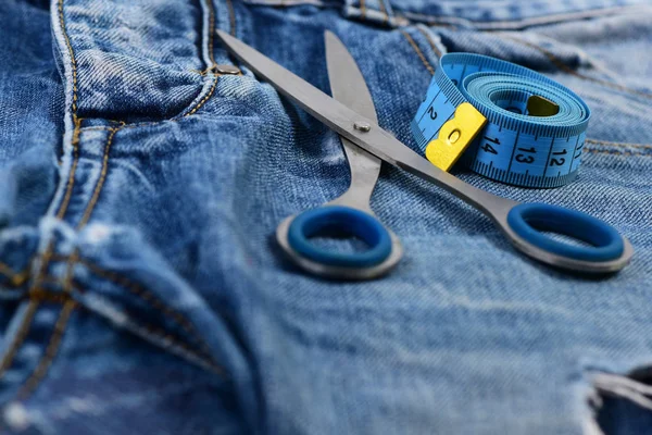 Makas ve ölçü kasette kot kasık ve cep 