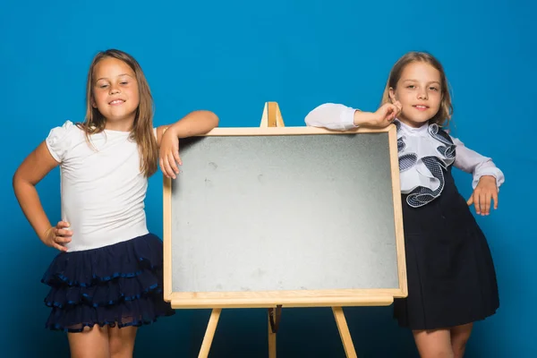 Çocuk tahtaya kopya alanı yalın — Stok fotoğraf